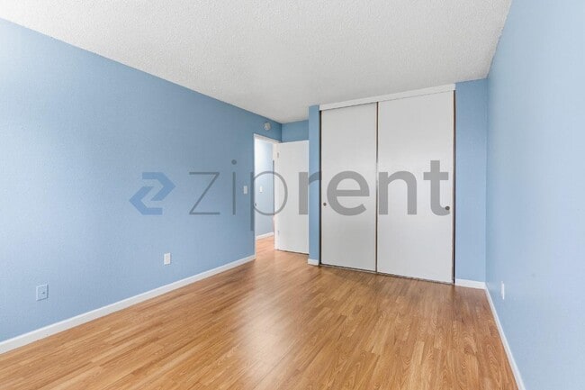 Building Photo - 11036 NE Wygant St