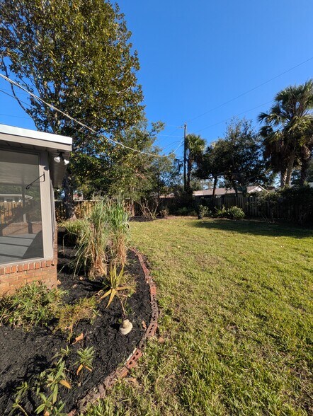 Building Photo - 349 Water Oak Ln