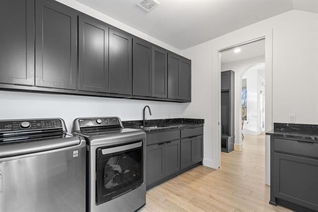 Building Photo - 9847 Mixon Dr