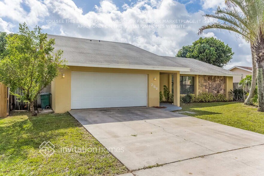 Building Photo - 782 Ryanwood Dr