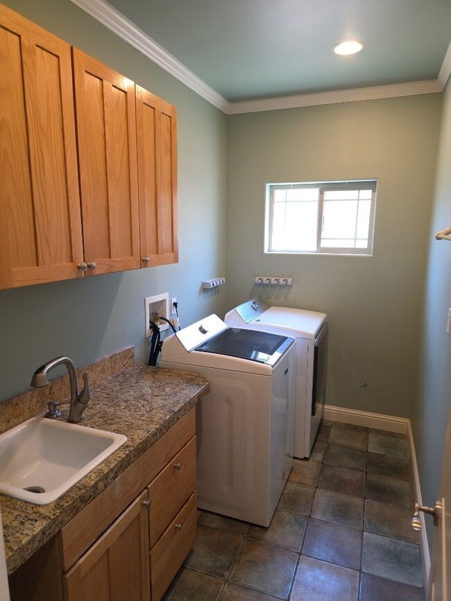 Building Photo - 4814 Iroquois Trail