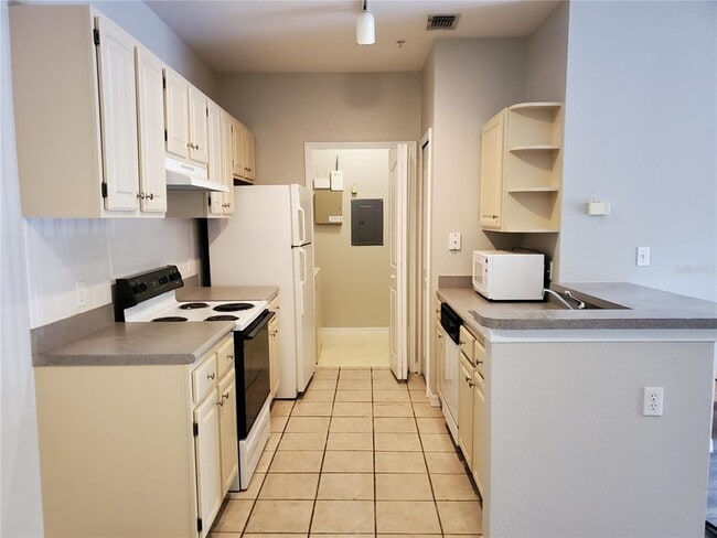 Building Photo - 5807 Legacy Crescent Pl