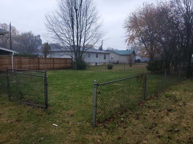 Fenced in back yard - 1900 Calvin Dr