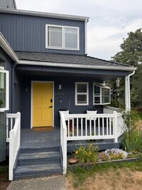 Building Photo - 2468 SE 8th Pl