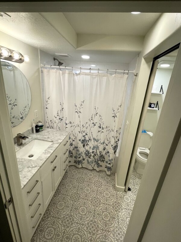 Building Photo - 1221 N 100 E