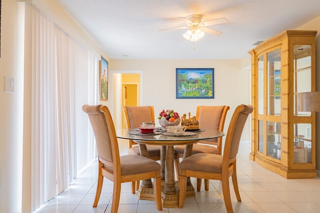 Building Photo - 6203 Tebbetts Dr