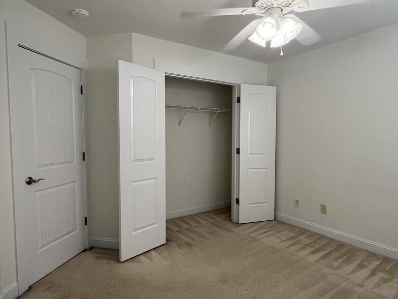 Building Photo - 527 Dubois Ct