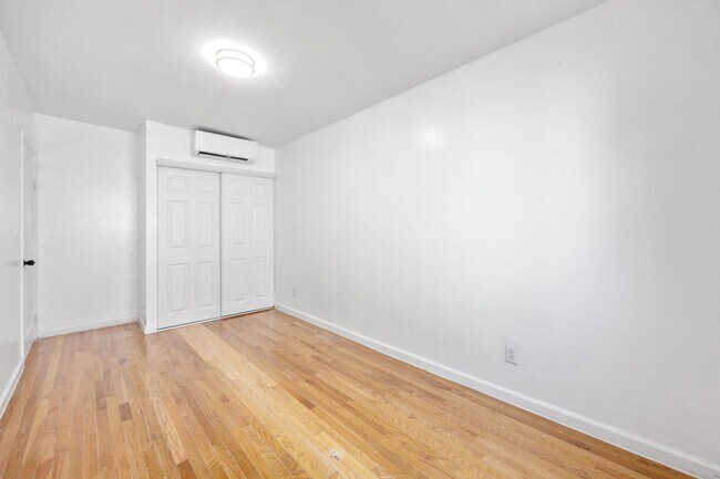 Building Photo - 657 Evergreen Ave