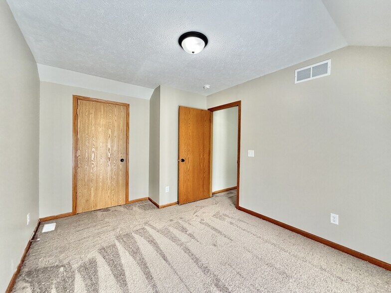 Building Photo - 612 Cherry St