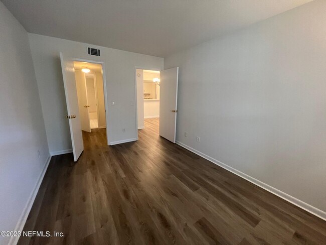 Building Photo - 2909 St Johns Ave