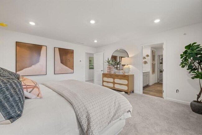 Building Photo - 422 Red Dragon Dr
