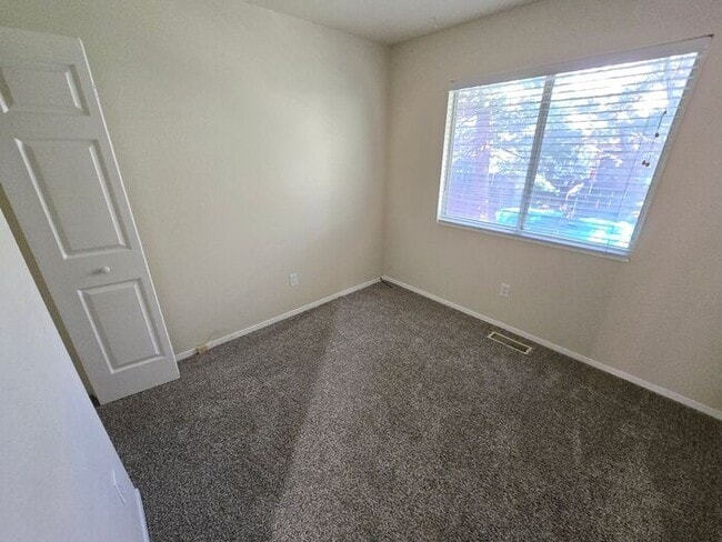 Building Photo - Inviting 3-bedroom Home in Established Sparks Neighborhood