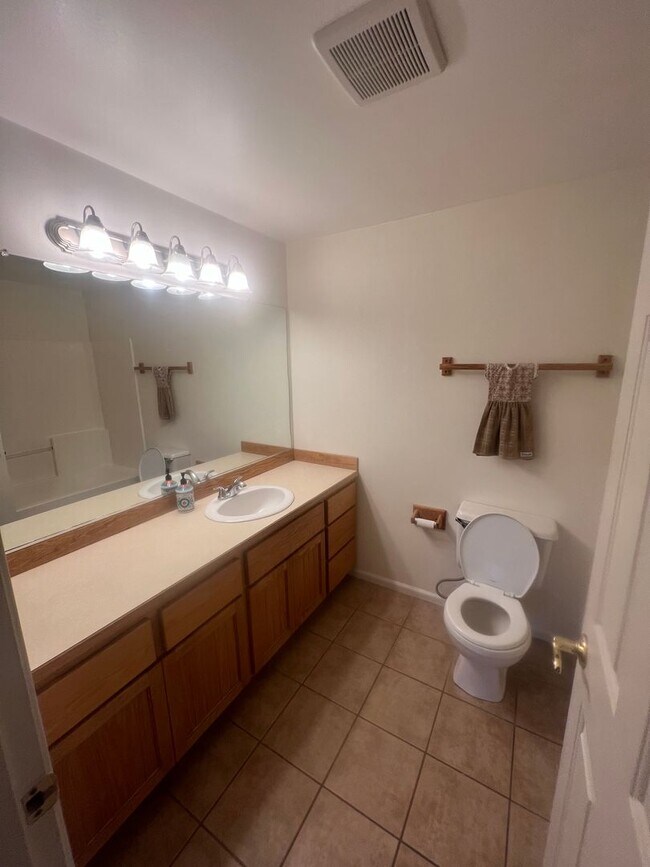 Building Photo - Great Single level Home!