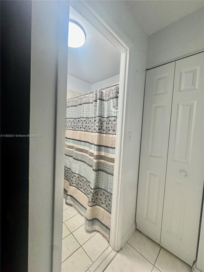 Building Photo - 4848 SW 135th Pl