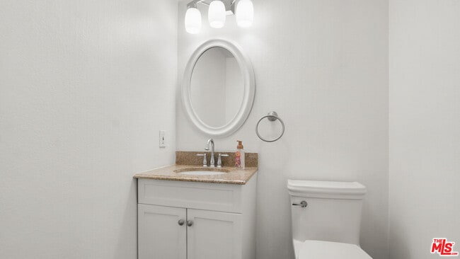 Building Photo - 420 Riverdale Dr