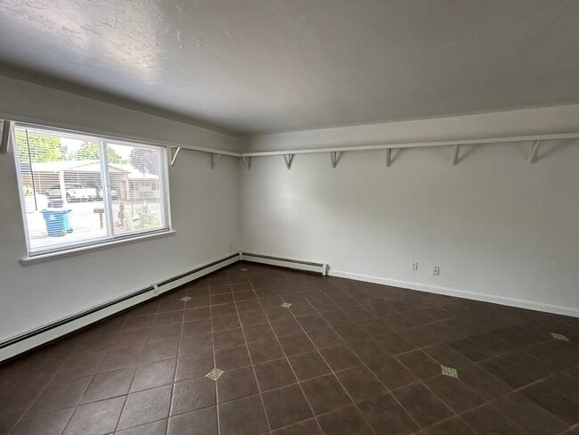 Building Photo - 2867 Pinyon Ave