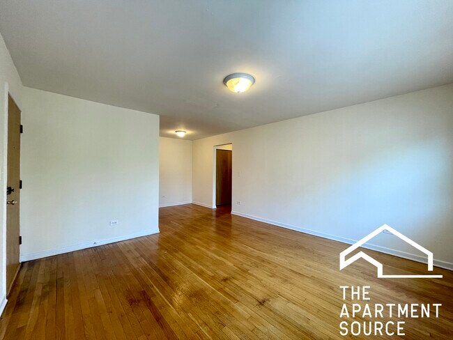 Building Photo - 6002 N Kenmore Ave