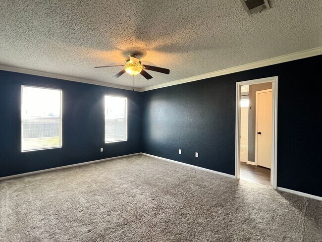 Building Photo - 4509 Lloyd Dr