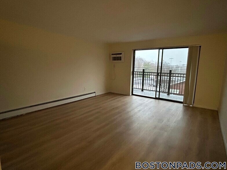 Building Photo - 24 Whites Ave