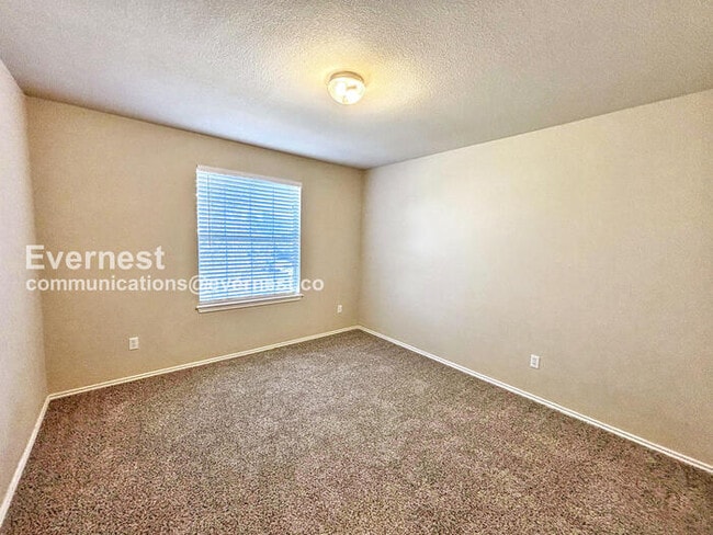 Building Photo - 3505 Fitzroy Ave