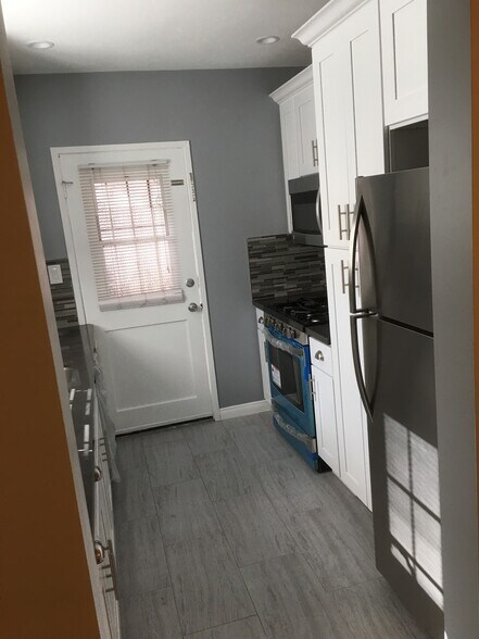 Building Photo - 10639 Ayres Ave