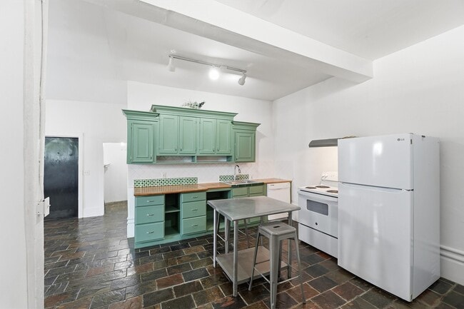 Building Photo - 5313 Palmetto St