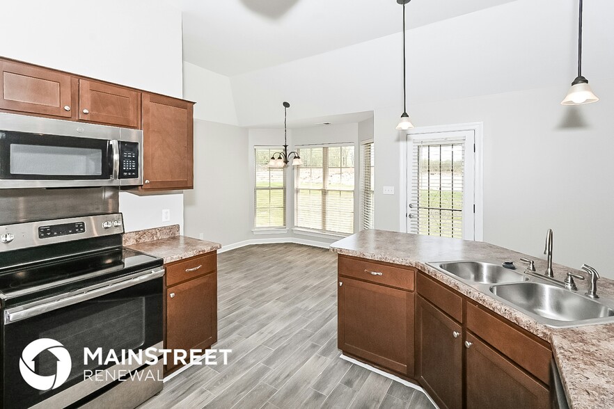 Building Photo - 8770 Smith Ranch Dr