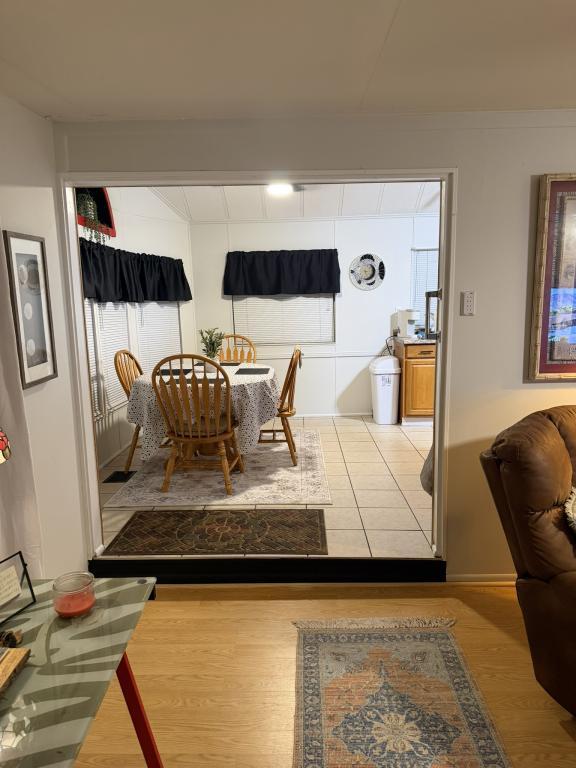 Building Photo - 1219 Thomas Dr