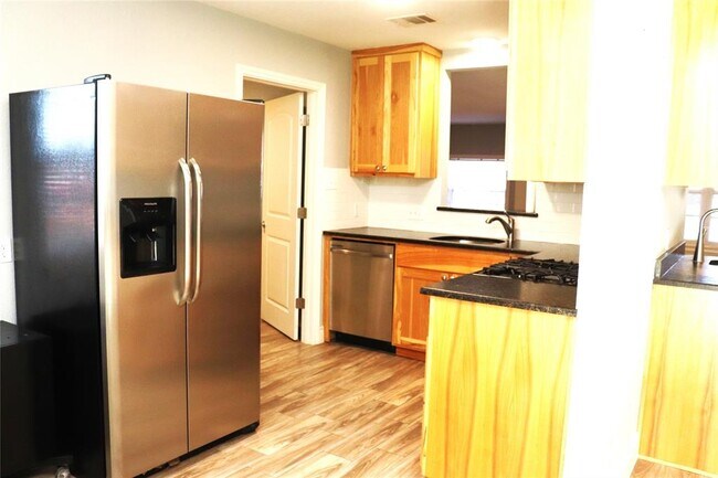 Building Photo - 606 Mildred Ave