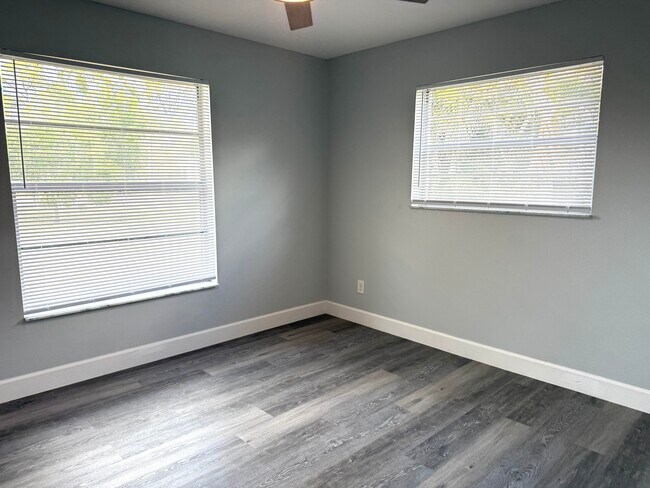 Building Photo - 16394 Pimlico Dr E