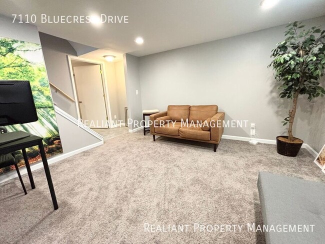Building Photo - 7110 Bluecrest Dr