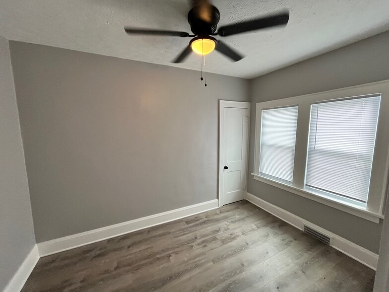 Building Photo - 562 Belden Ave