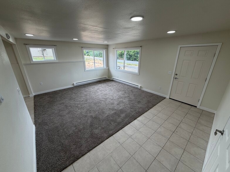 living room - 404 West Klickitat ave