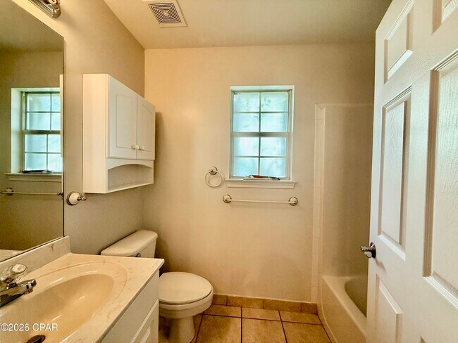 Building Photo - 232 Summerwood Dr