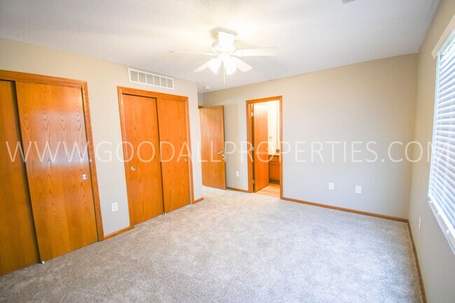 Building Photo - 3 bed 2.5 bath Single Family Home with fenced in yard in Urbandale within the Waukee School District