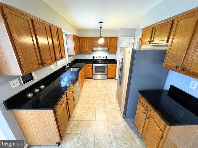 Building Photo - 3063 Schubert Dr