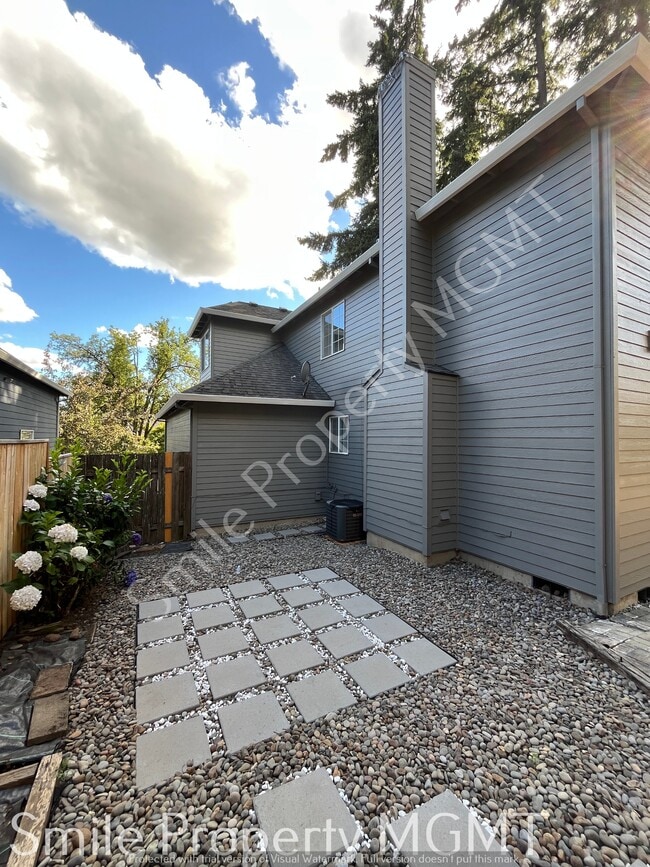 Building Photo - 6109 Summer Woods