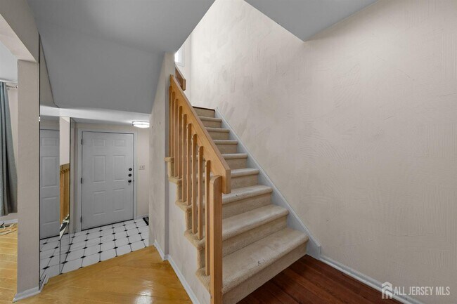 Building Photo - 148 Riverbend Dr