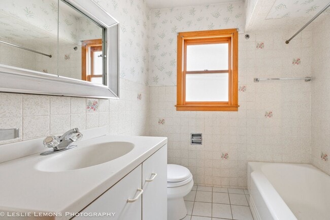 Building Photo - 815 N Ellsworth St