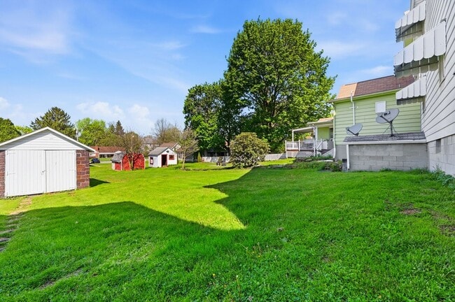 Building Photo - 125 S Clay St