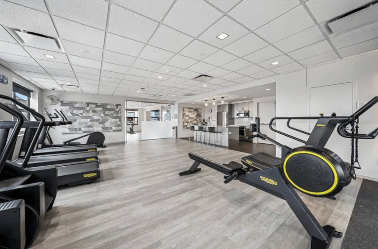 Building Photo - 77 W Huron St