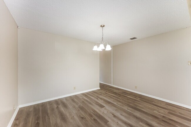 Building Photo - 8743 Ridge Moon Dr