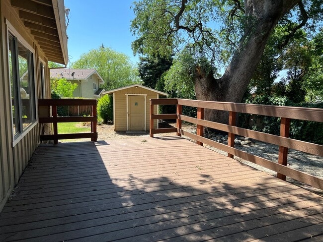 Building Photo - Two Bedroom Two Bathroom in a Parklike Set...