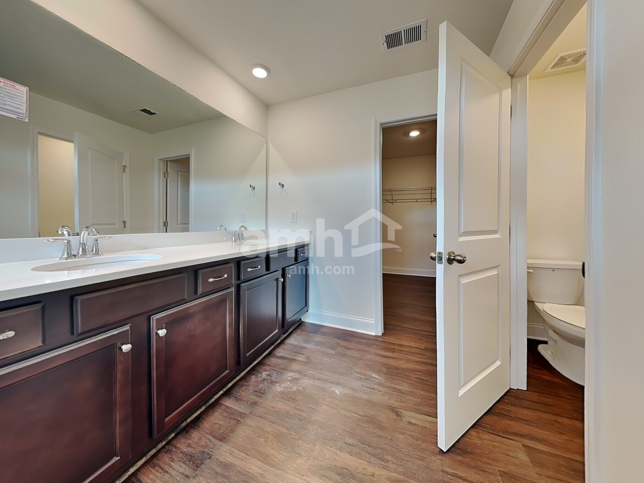 Building Photo - 838 Carnaby Ln
