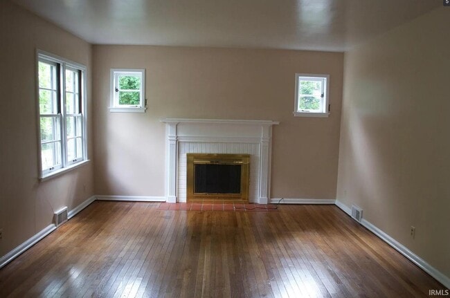 Building Photo - 1210 E University St