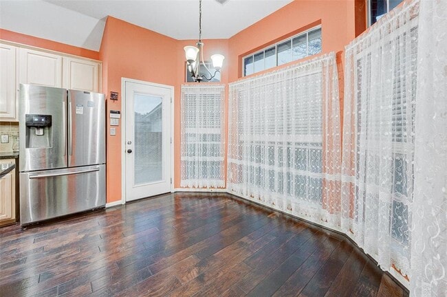 Building Photo - 815 Pointe Loma Dr