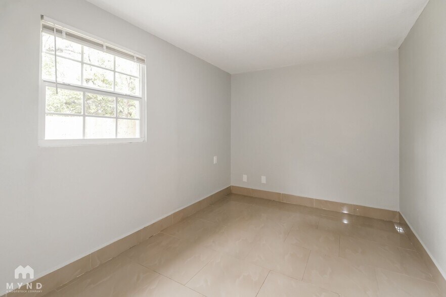 Building Photo - 7018 Maclura Dr