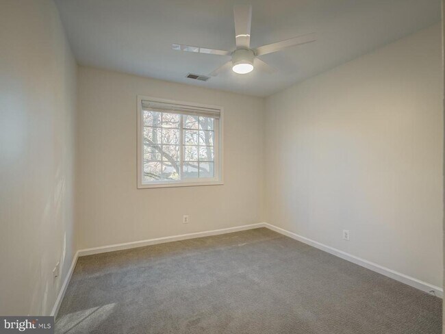 Building Photo - 5210 Maris Ave