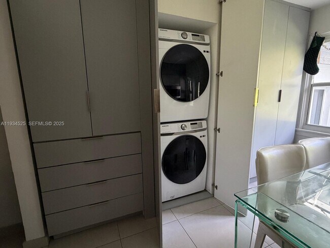 Building Photo - 441 NE 110th Terrace