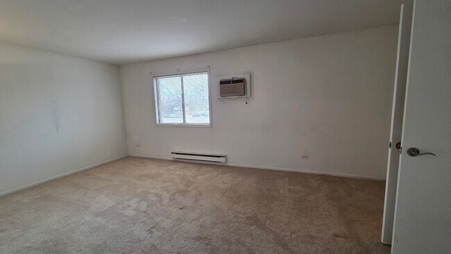 Building Photo - 627 S Virginia Rd